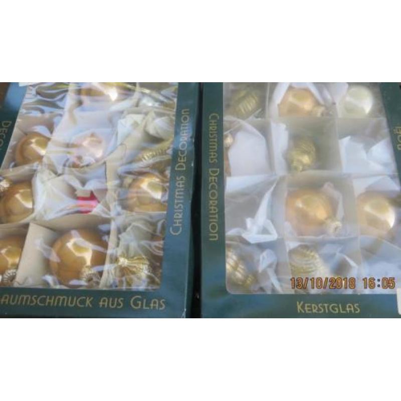 Diverse Kerstballen kleur goud, brons en zilver