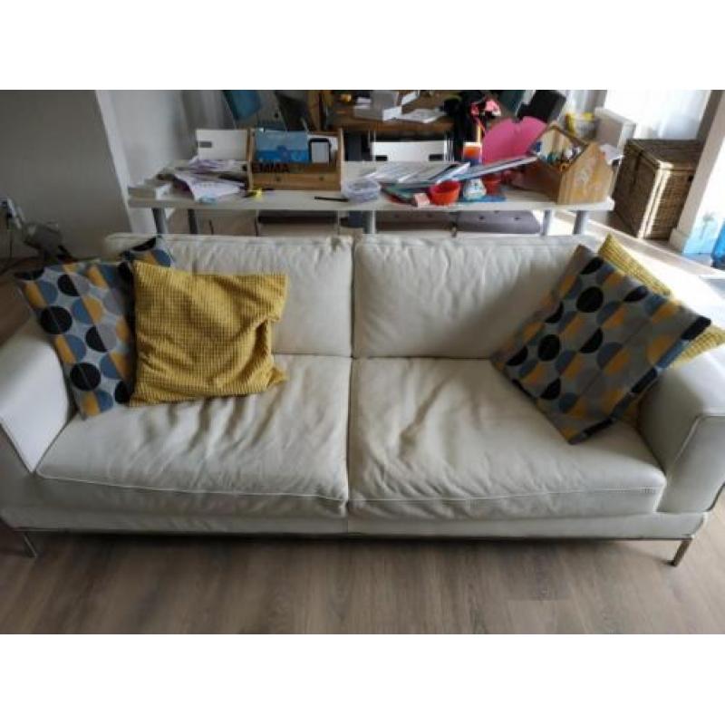 Gebruikte wit leren bank, met 2 stoelen en 2 poefjes