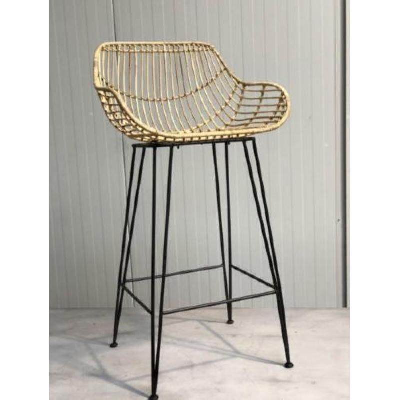 Rotan barkrukken met arm wood. naturel, zwart of groen