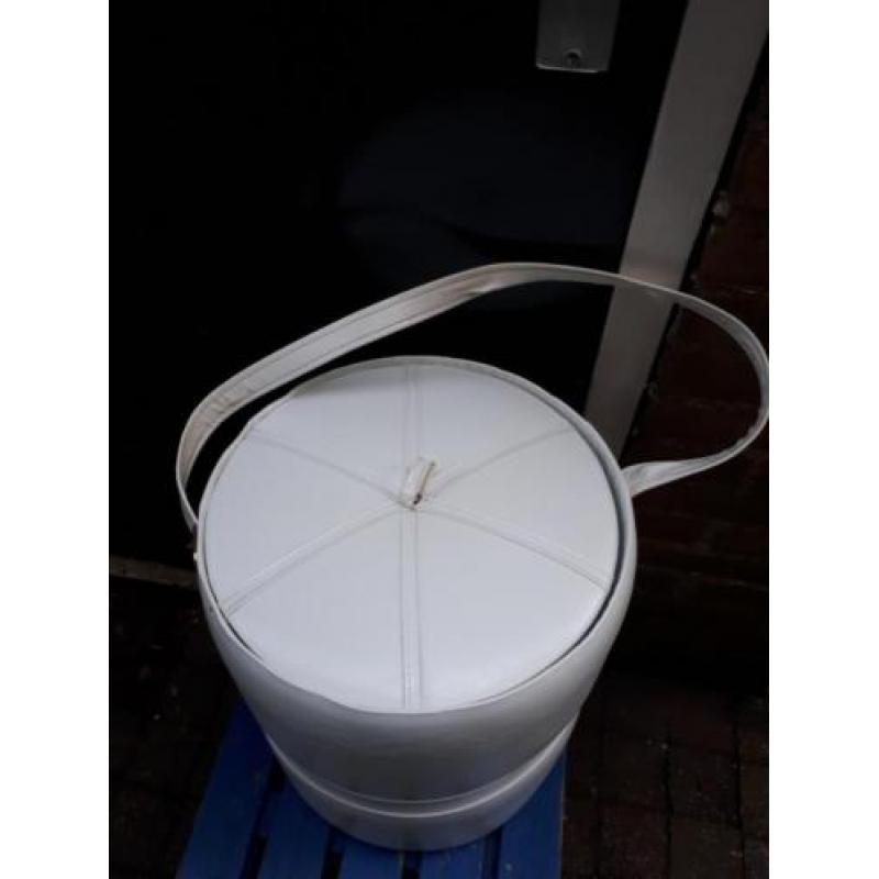 Witte vintage poef