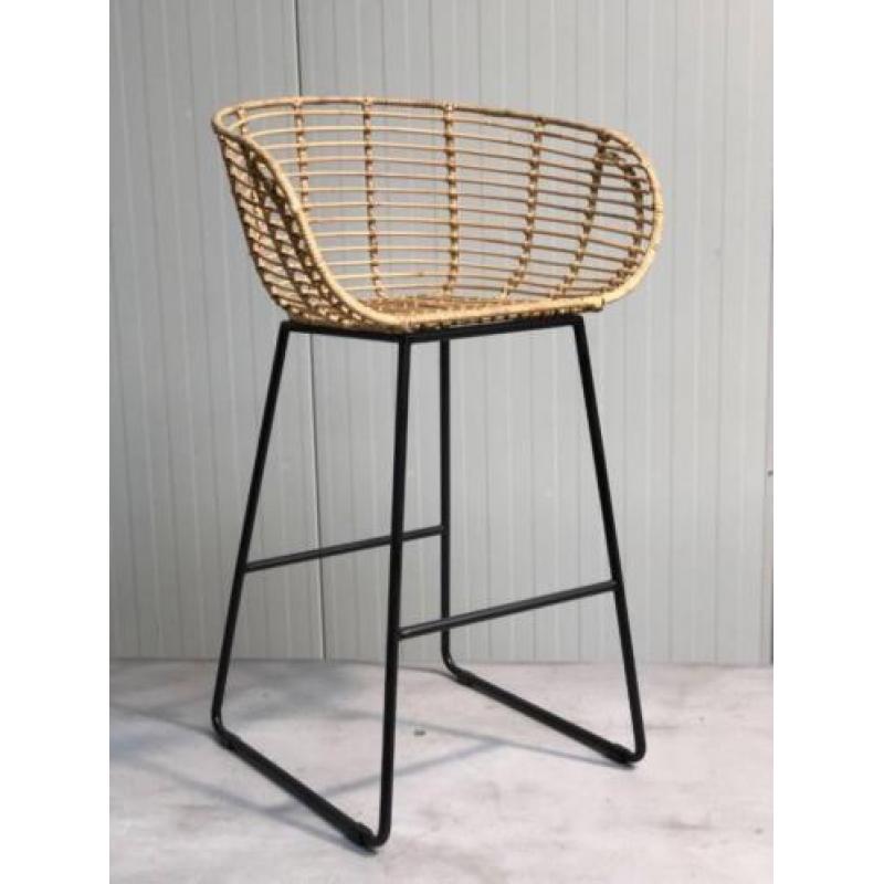 Rotan barkrukken met arm wood. naturel, zwart of groen