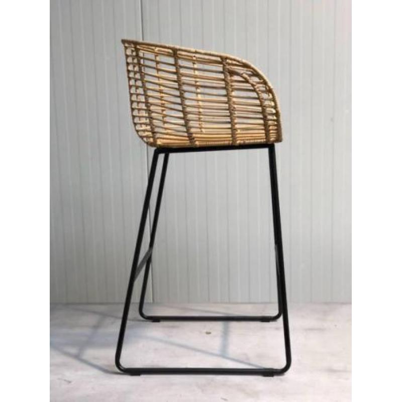 Rotan barkrukken met arm wood. naturel, zwart of groen