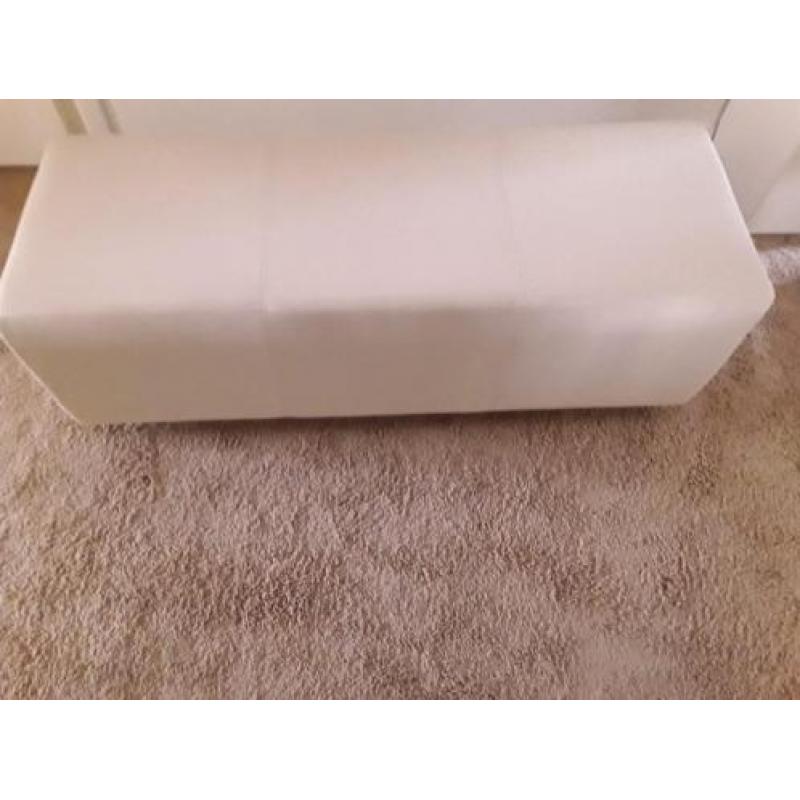 Mooie echt leren poef kleur off white