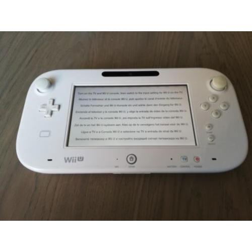 Wii U 8GB + 2 Controllers, Nunchuck en 3 Games.