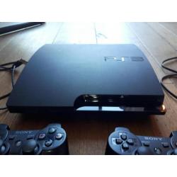 Playstation 3, 2x controllers, 4x games, 1x headset