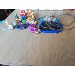 Wii U 8GB + 2 Controllers, Nunchuck en 3 Games.