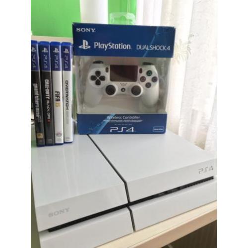 Playstation 4 wit 500GB + Nieuwe controller + 4 Spellen GTA