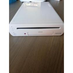 Wii U 8GB + 2 Controllers, Nunchuck en 3 Games.